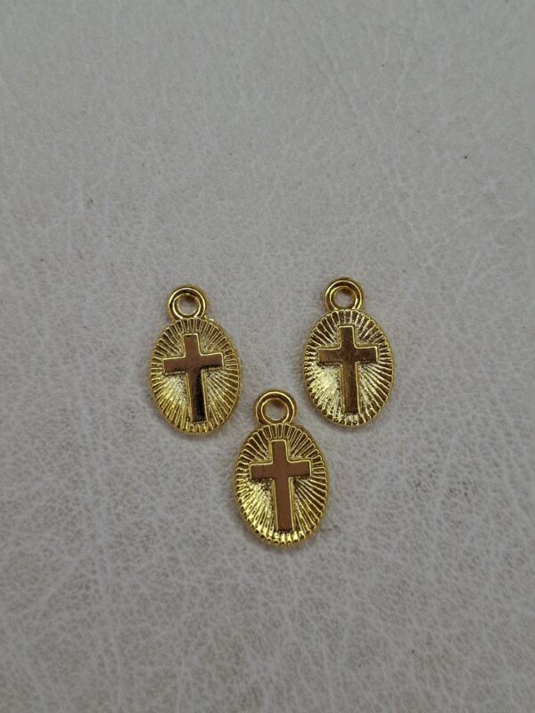 Dije  medalla oval con cruz