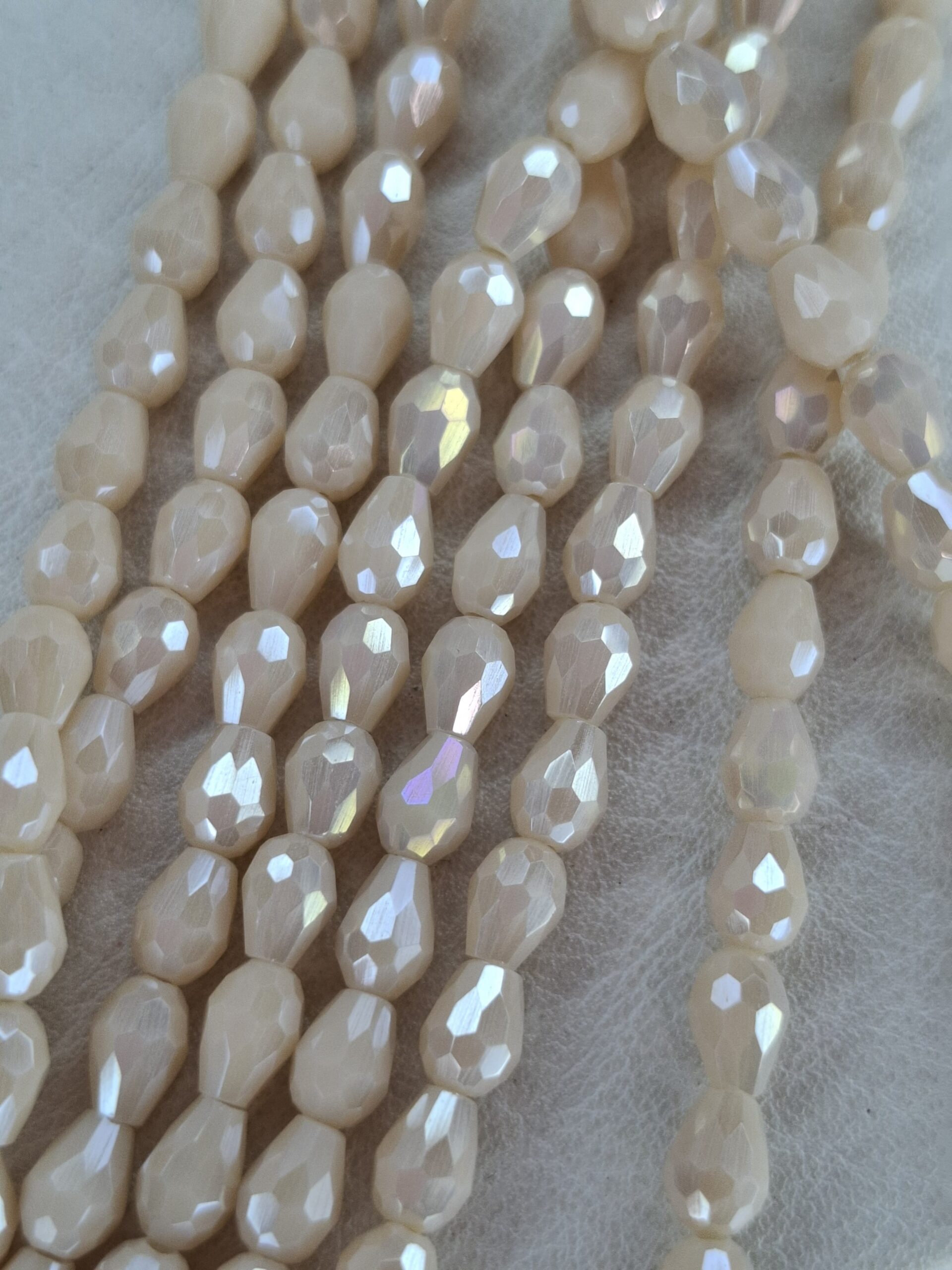 Tira cristal gota crema claro 4mm